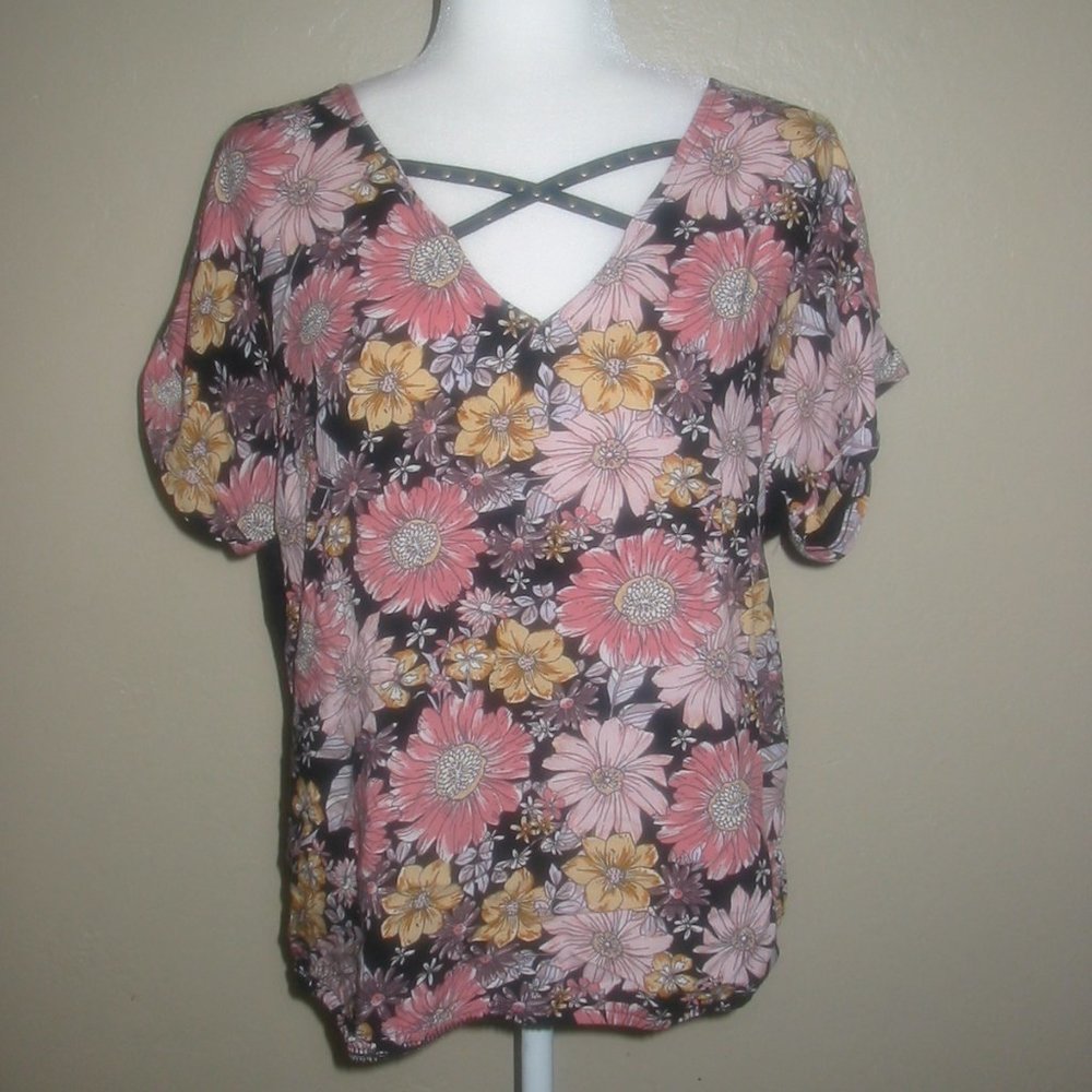 Maurice's Floral Print Short Sleeve Top Criss Cross Front Size Medium M NWT